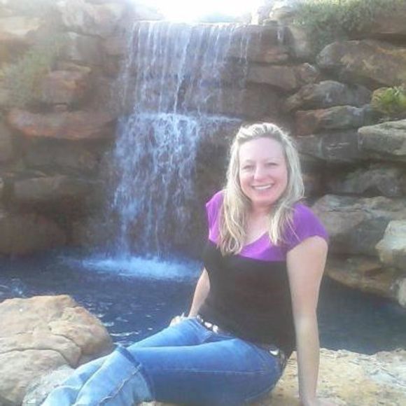 Meet your Posher, Maureen - Picture 1 of 1