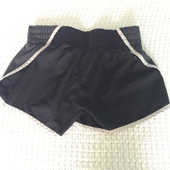 Nike running shorts - Picture 2 of 2