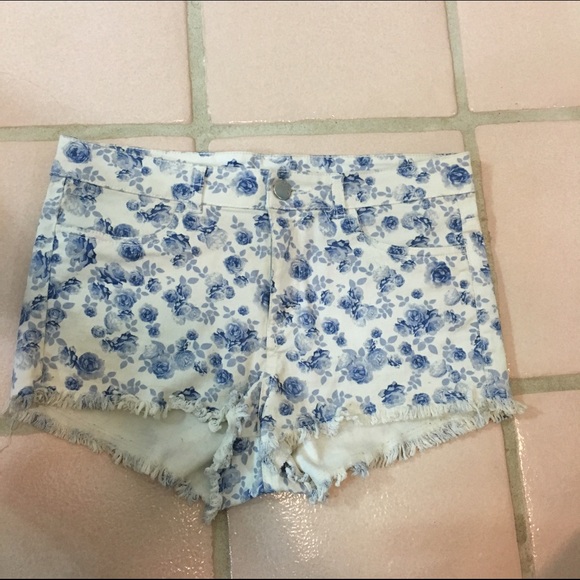 Rose jean shorts from H&M