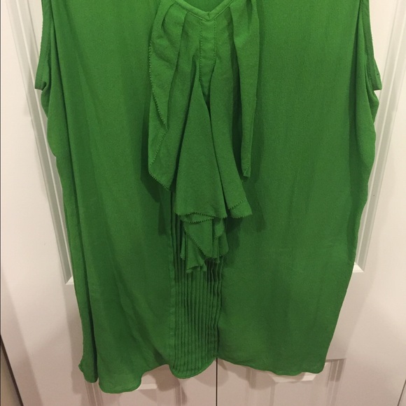 100% Silk Ruffle and Pleated Sleeveless Blouse - Picture 3 of 4