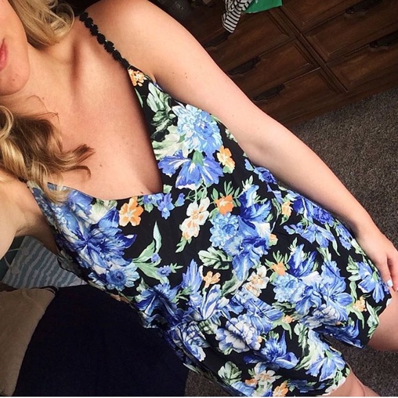 Forever 21 Other - Black and floral F21 Romper