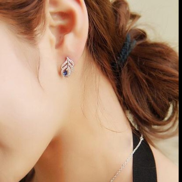 New Charms Leaf Earrings For Women - Picture 2 of 4