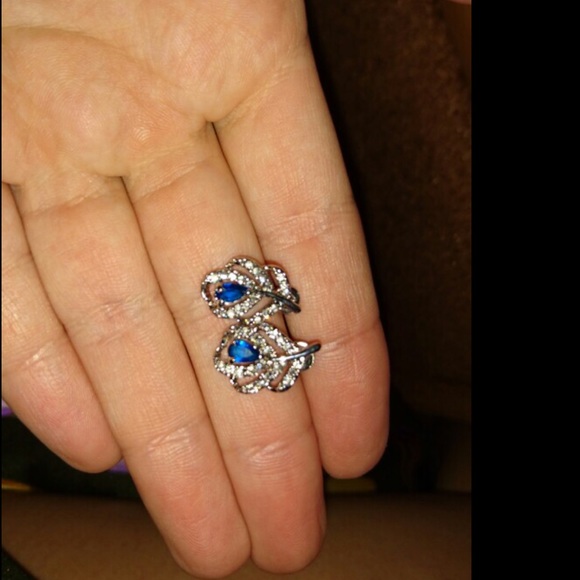 New Charms Leaf Earrings For Women - Picture 3 of 4