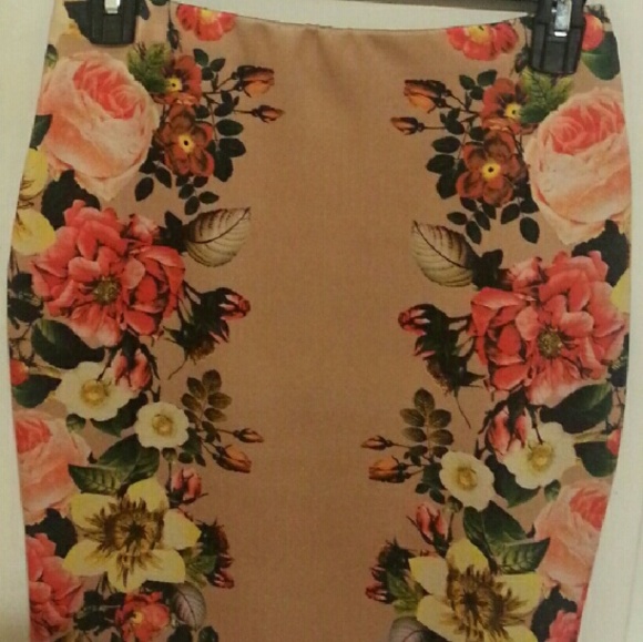 Skirt - Picture 3 of 3