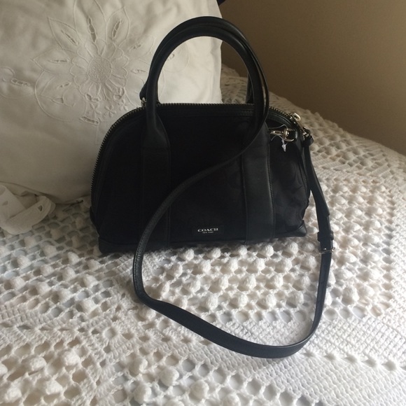 Black mini dome coach bag! 🔥🔥