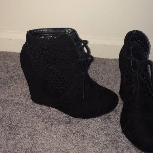 Black Wedges
