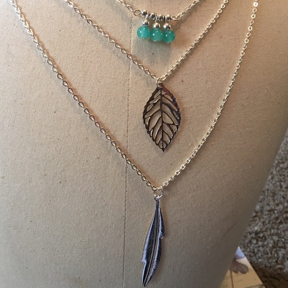 (R3) Triple Layer Leaf & Feather Necklace - Picture 2 of 4