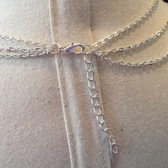 (R3) Triple Layer Leaf & Feather Necklace - Picture 3 of 4