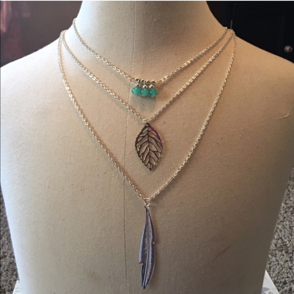 (R3) Triple Layer Leaf & Feather Necklace - Picture 4 of 4
