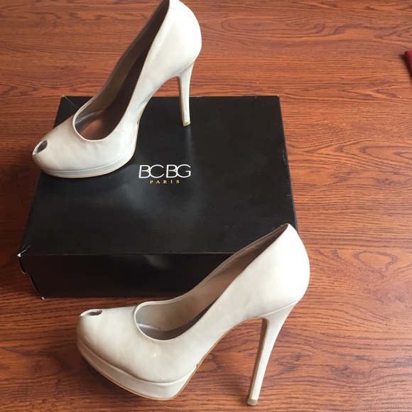 BCBG Paris cream patent leather heel