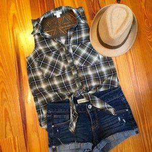 BOGO Sleeveless Green Plaid Button Up Small