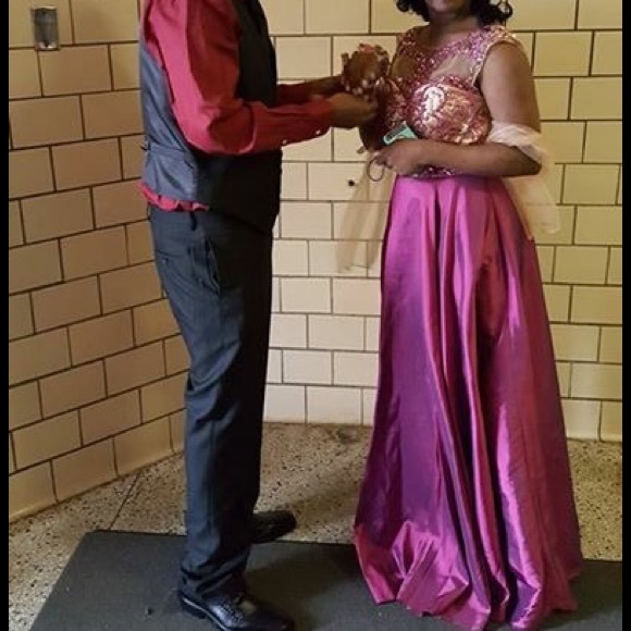 PROM DRESS ! 😜 - Picture 2 of 4