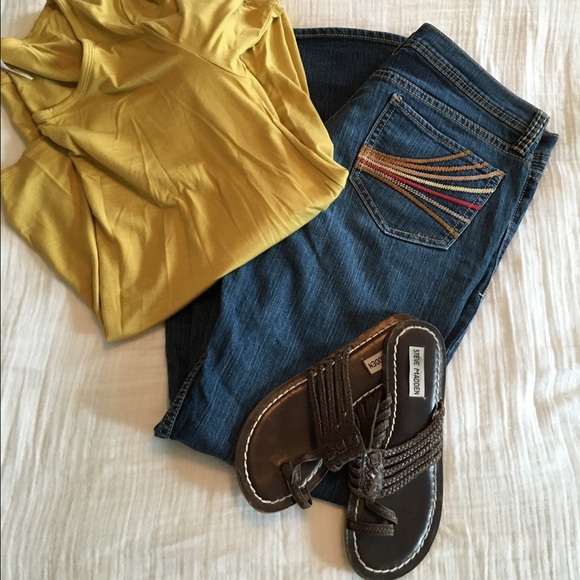 Old Navy Denim - 🍍Old Navy Flare Jeans