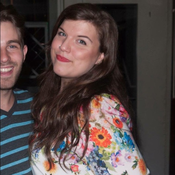 Meet your Posher, Adrienne 🤓 - Picture 4 of 4