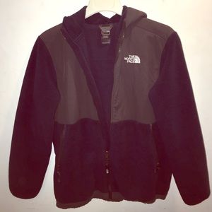 Maker offer The NorthFace jacket w/ hood