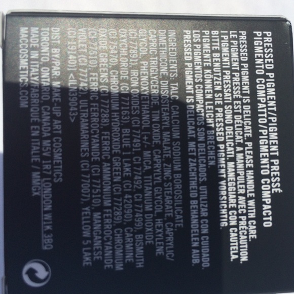 MAC eyeshadow Blonde Streak - Picture 3 of 3