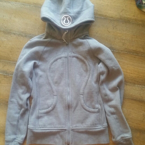 Lululemon ladies scuba gray hoodie with thumb hole