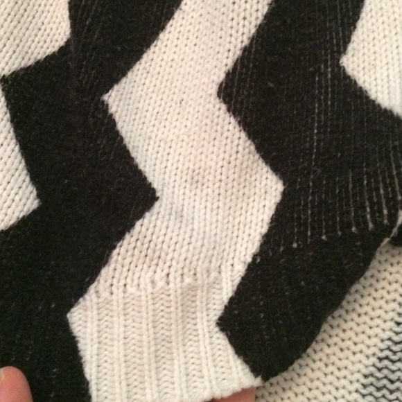 High Low H&M Sweater - Picture 2 of 2