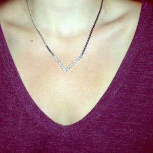Silver, diamond necklace.