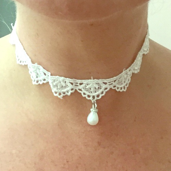 Chocker dainty white lace with pearl necklace NWOT
