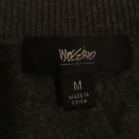 Pretty Sweater - Picture 2 of 2