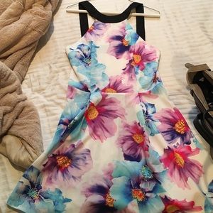 Floral dress. Never worn without tags. Medium