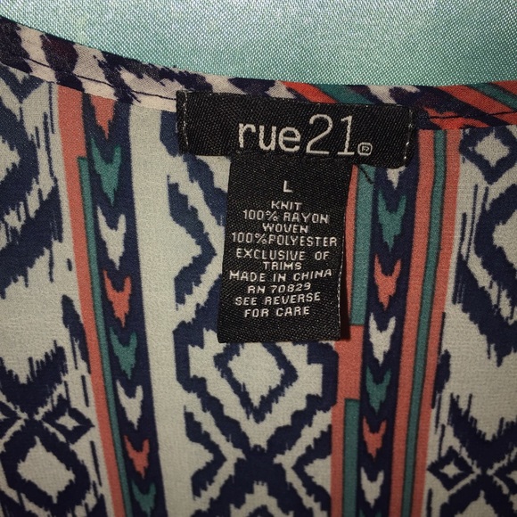 Tribal Print Tank w/ Pocket - Picture 4 of 4