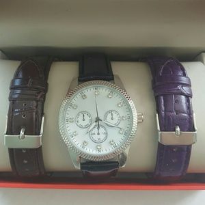 Watch with interchangeable strap