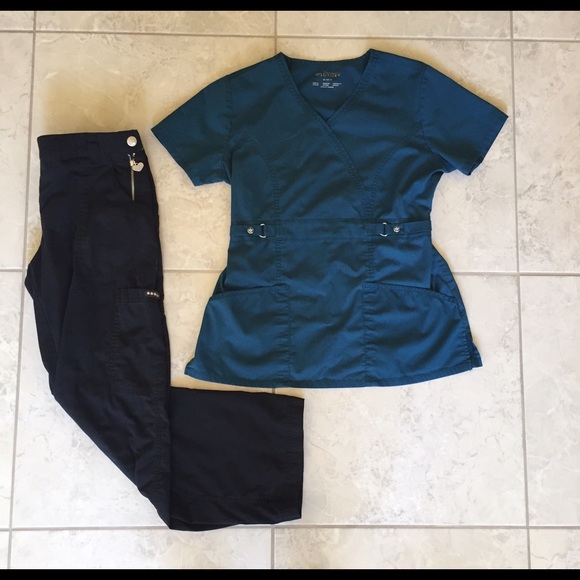 Stretchy scrub set in teal and black