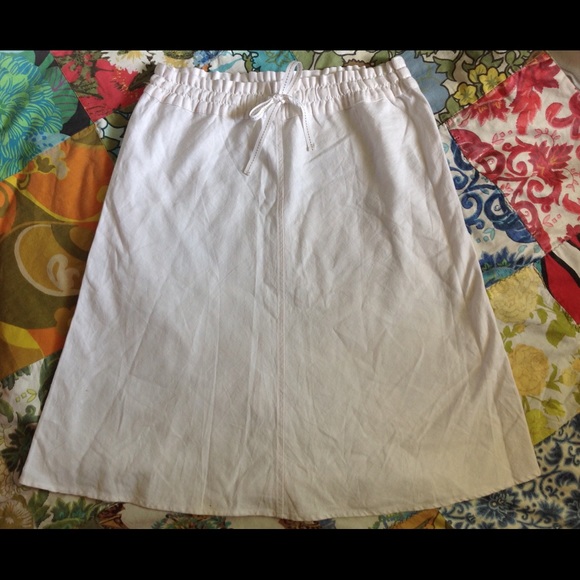 🎉🎉H & M White Linen Skirt🎉🎉