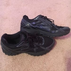 Brooks black athletic shoes