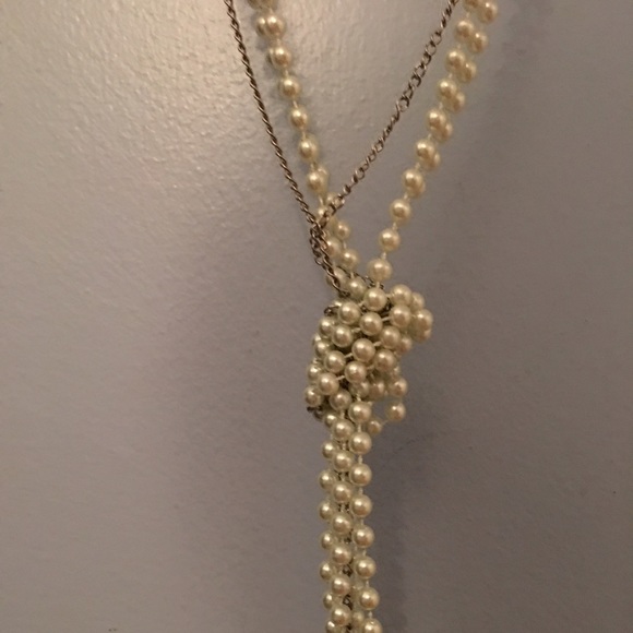 Statement Pearl necklace with gold chain