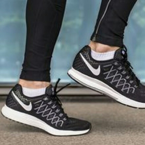 Nike Shoes - NEW Nike Zoom Pegasus 32