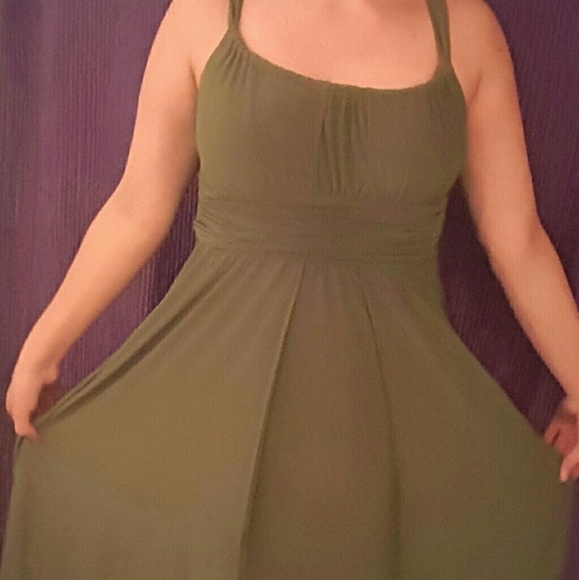 Green dress - Picture 1 of 3