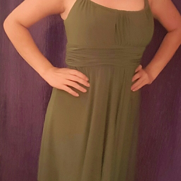 Green dress - Picture 2 of 3