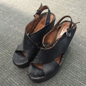 Dolce Vita black leather 8 USED wedges