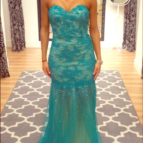 Gorgeous turquoise mermaid dress ❤️