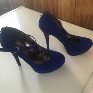 Material Girl pumps Size 8 designer Weekend sale