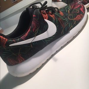 Nike floral roshes!