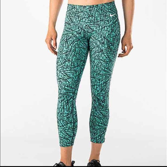 Nike Cropped Leggings