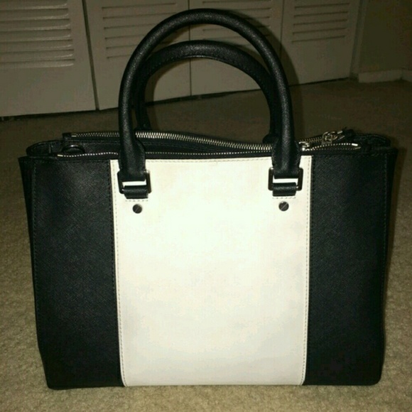 Michael Kors - Picture 2 of 2