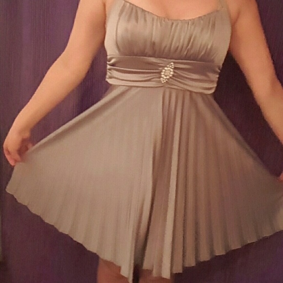 Silver homecoming/cocktail dress - Picture 1 of 3