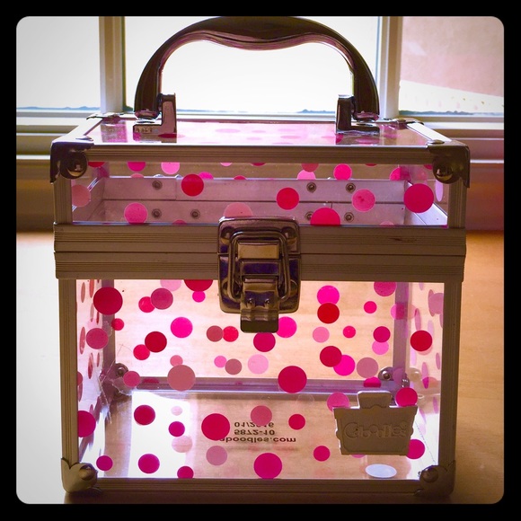 Super cute Caboodle makeup case.. On HOLD 4 Janet