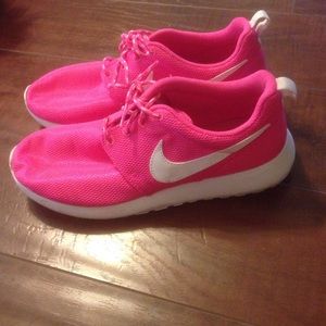 Pink nike roshes