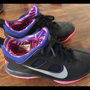 Black and pink nike basketball shoes