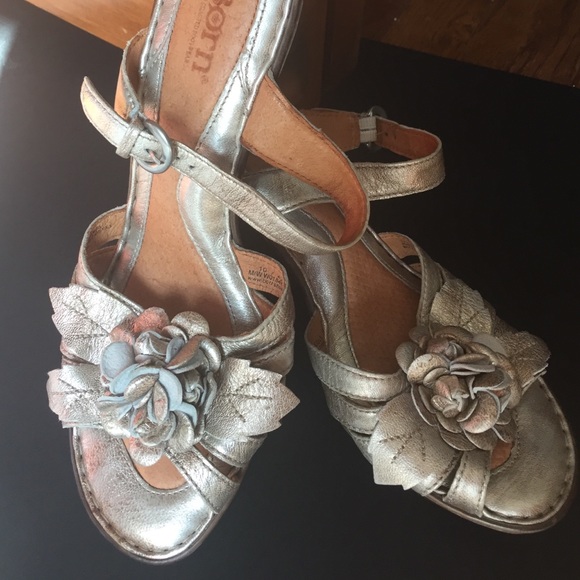 Born Sandals \ Size 10