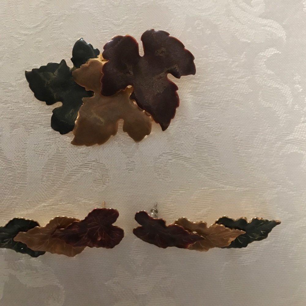 VINTAGE ENAMELED BROOCH AND EARRINGS   Fall Leaves
