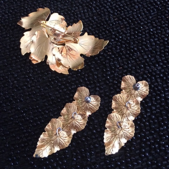 VINTAGE ENAMELED BROOCH AND EARRINGS   Fall Leaves - Picture 3 of 4