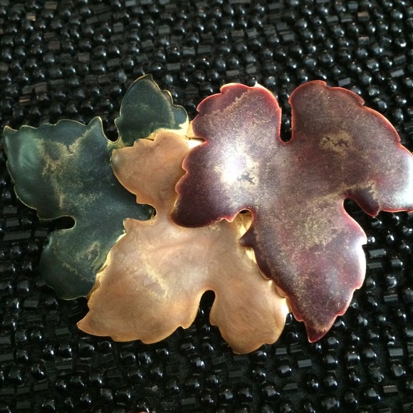 VINTAGE ENAMELED BROOCH AND EARRINGS   Fall Leaves - Picture 2 of 4