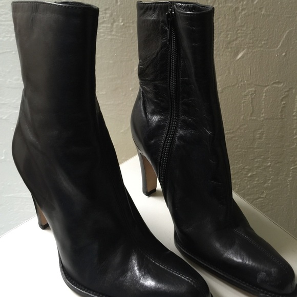 BCBG black leather boots